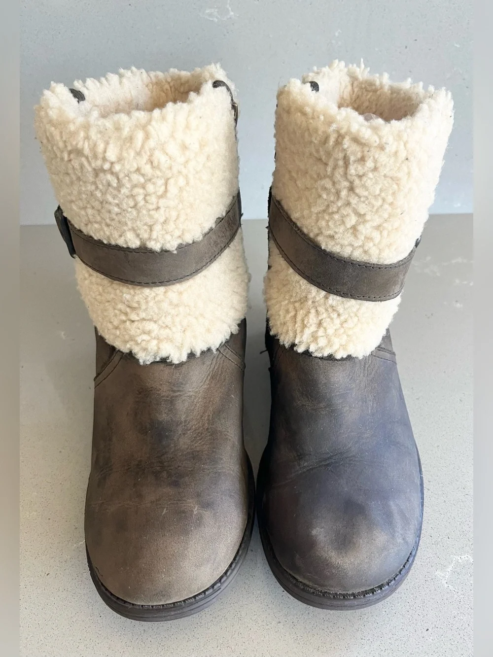 UGG Blayre Winter Ankle Boots Womens Size 6 Dark Olive Leather Sheepskin Cuff